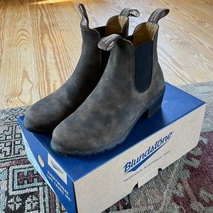 blundstone heel boot - size 9/brand new